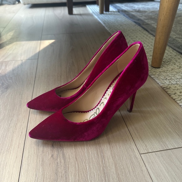 Elegant Velvet Burgundy Heels - Picture 1 of 4